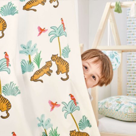 Tela infantil con motivo de tigres y jungla
