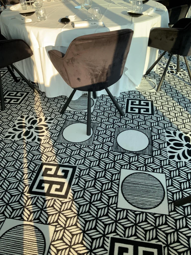 Suelo en el restaurante Aura