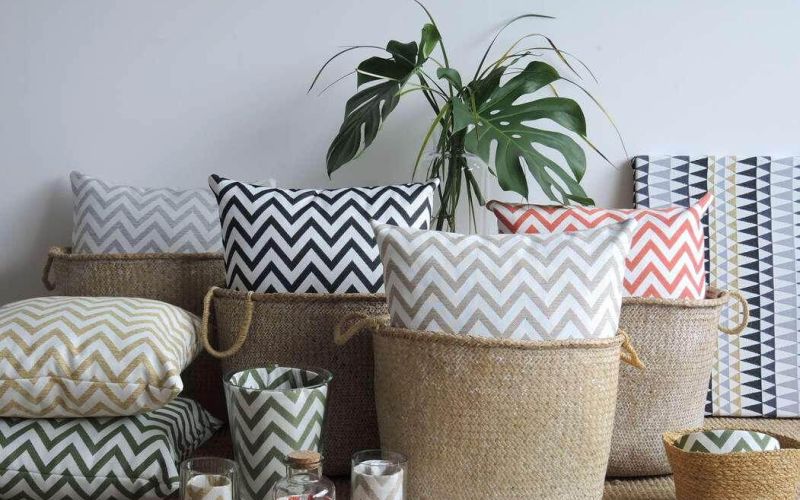 Tejido de exterior e interior con estampado zigzag.