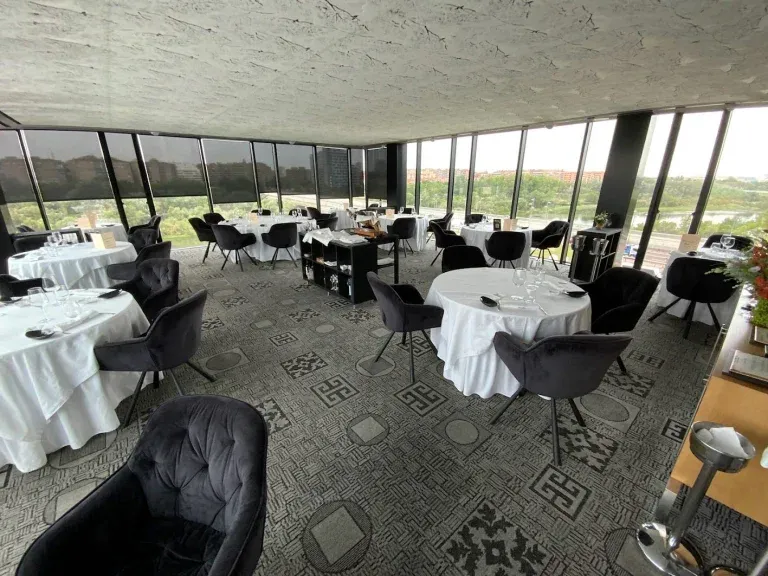 Interior del restaurante Aura